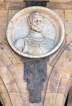Medallón de Francisco Vázquez de Coronado en la Plaza Mayor de Salamanca (España) Medallion of Francisco Vázquez de Coronado in the Plaza Mayor of Salamanca (Spain)