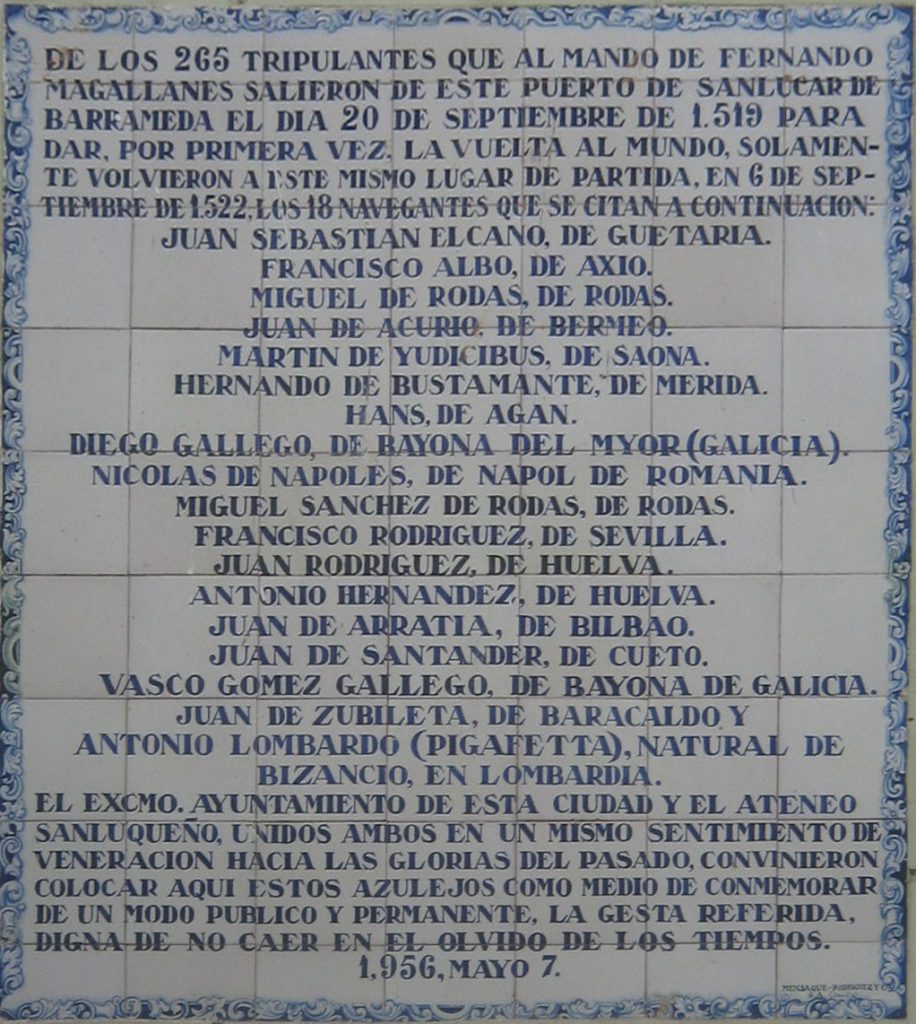 Placa con los nombres de los supervivientes de la nao Victoria